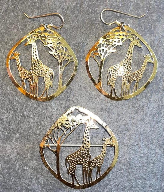 Wild Bryde Giraffe Brooch, Earrings, Pendant Framed, Full-Body, Pairs & Families - Unofficial Wild Bryde Collector's Guide