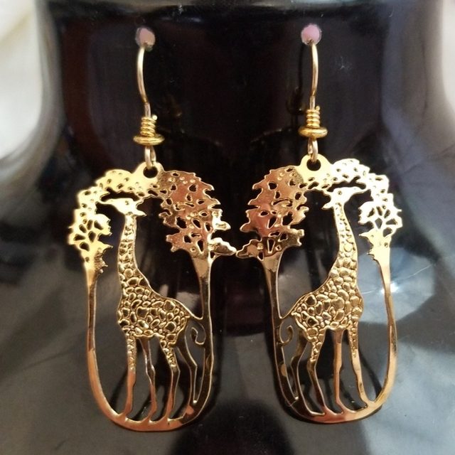 Wild Bryde Giraffe Earrings, Pendant Full-Body, Landscape, Naturalistic - Unofficial Wild Bryde Collector's Guide