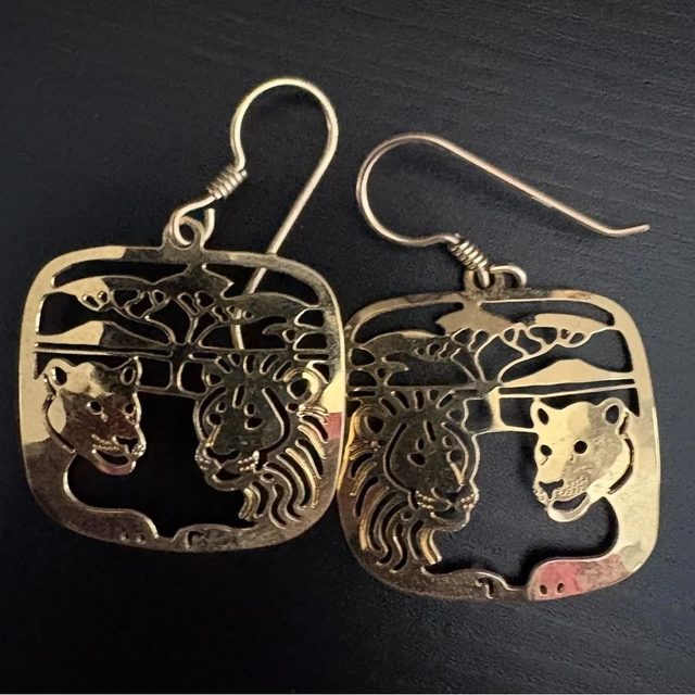 Wild Bryde Lion Brooch, Earrings, Pendant Framed, Pairs & Families - Unofficial Wild Bryde Collector's Guide