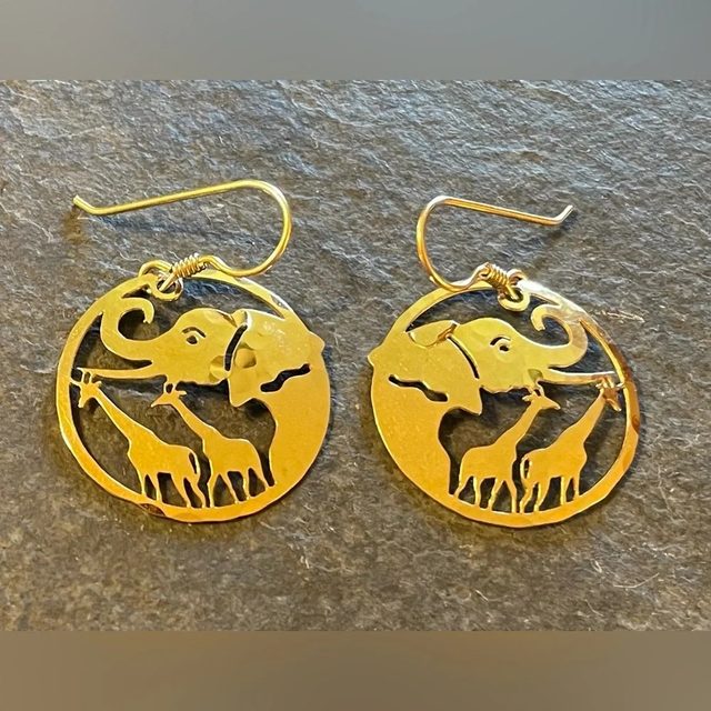 Wild Bryde Elephant & Giraffe Pendant, Earrings Framed, Landscape - Unofficial Wild Bryde Collector's Guide