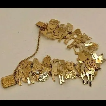 Wild Bryde Horse & Ram & Hen & Cow & Pig & Dog & Goat & Domestic Rabbit & Calf & Tabby & Duck Bracelet Full-Body, Beading, Naturalistic - Unofficial Wild Bryde Collector's Guide