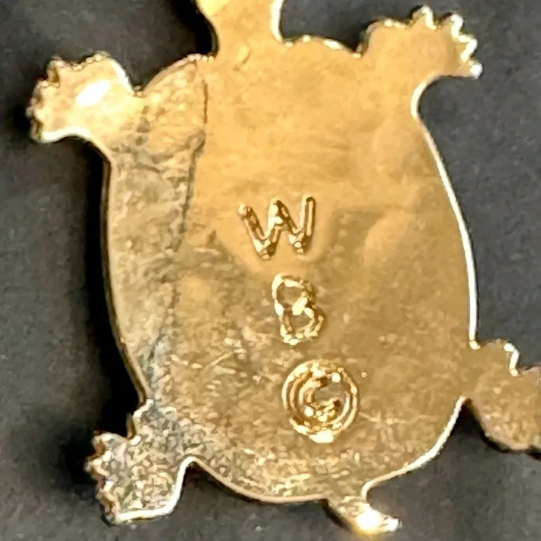 Wild Bryde Box Turtle Earrings, Pin Full-Body, Theme Overlap, Hallmark Photo - Unofficial Wild Bryde Collector's Guide
